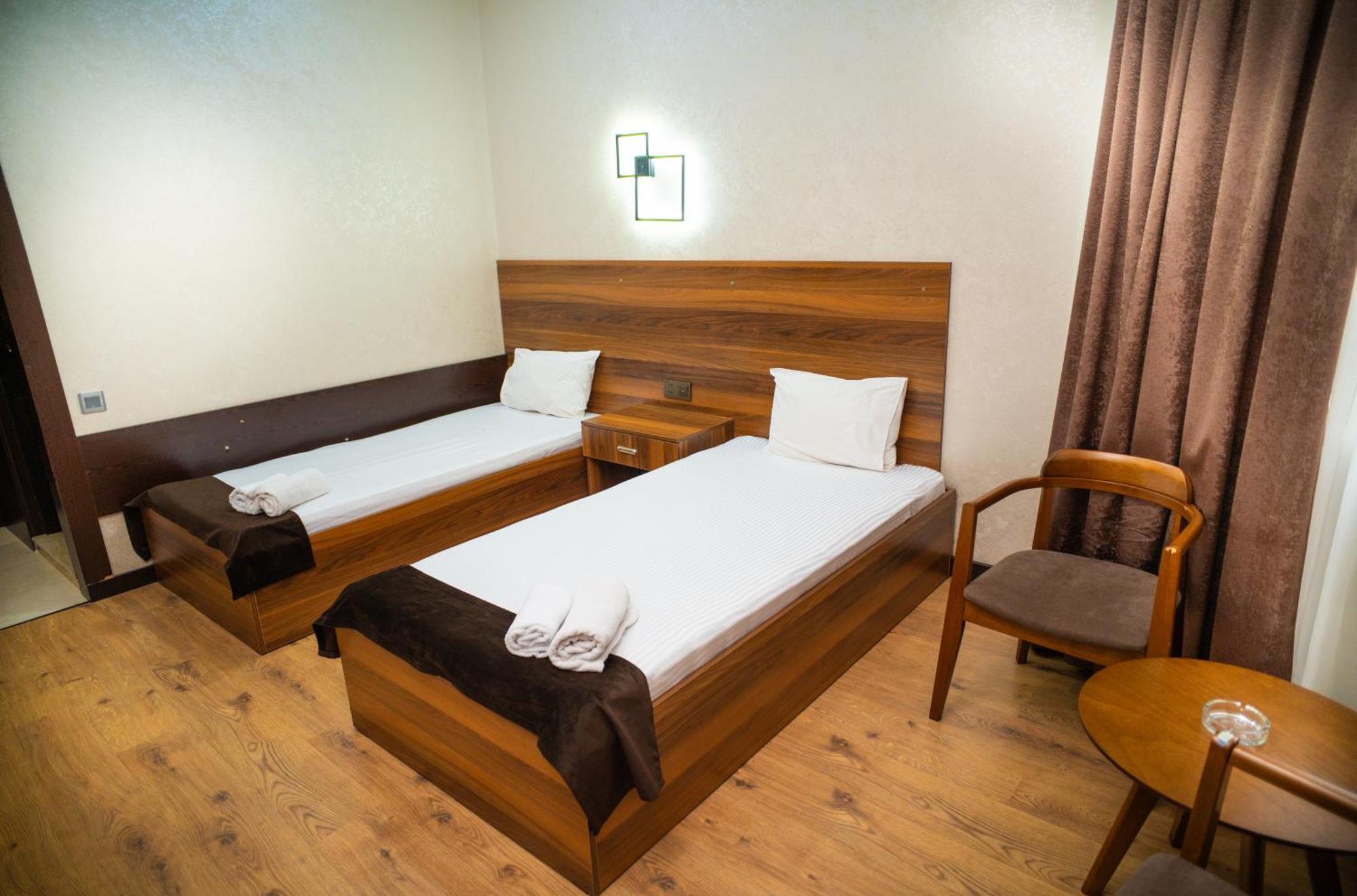 Consul Hotel Bakoe Buitenkant foto
